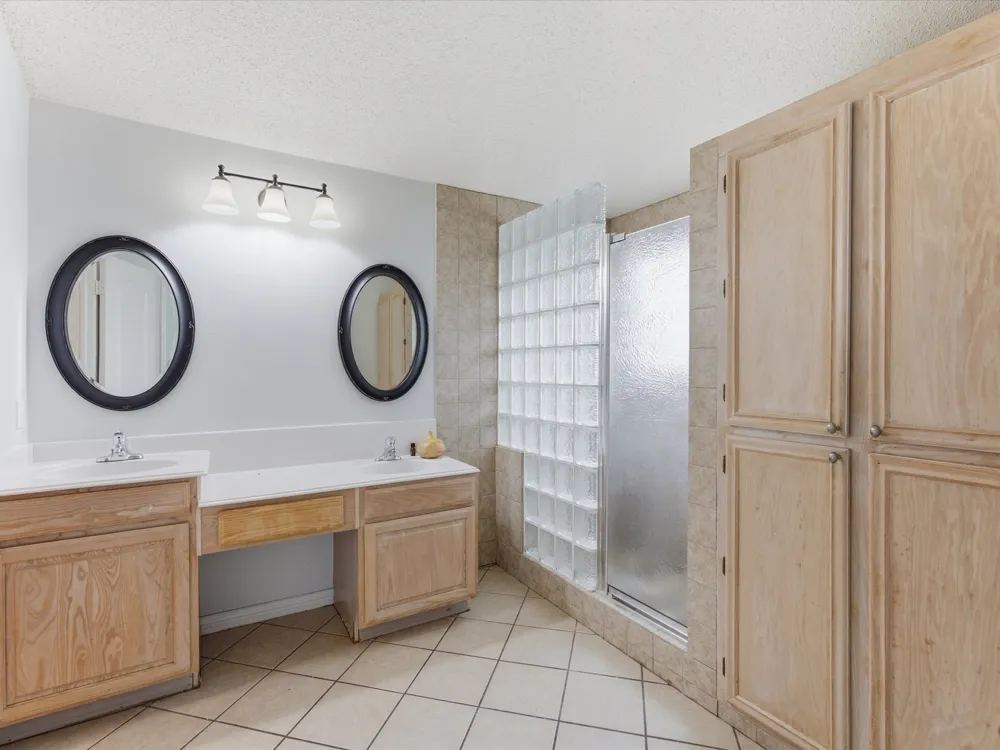 7609 Albany Lane Arlington, TX 76002