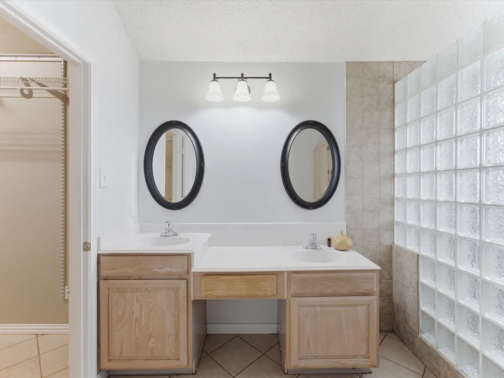 7609 Albany Lane Arlington, TX 76002