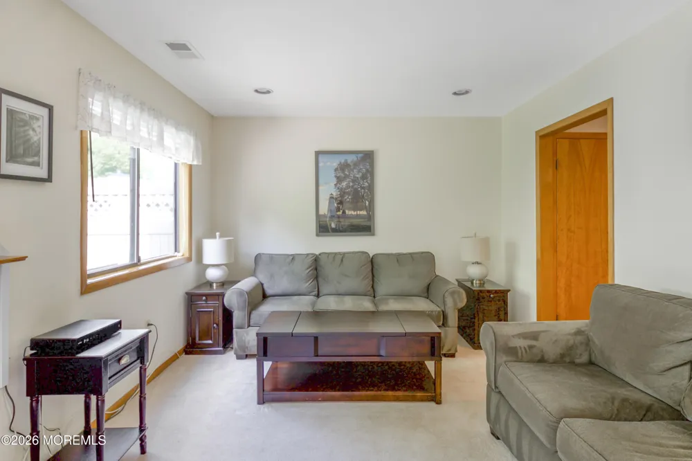 92 Wigwam Lane Tinton Falls, NJ 07724
