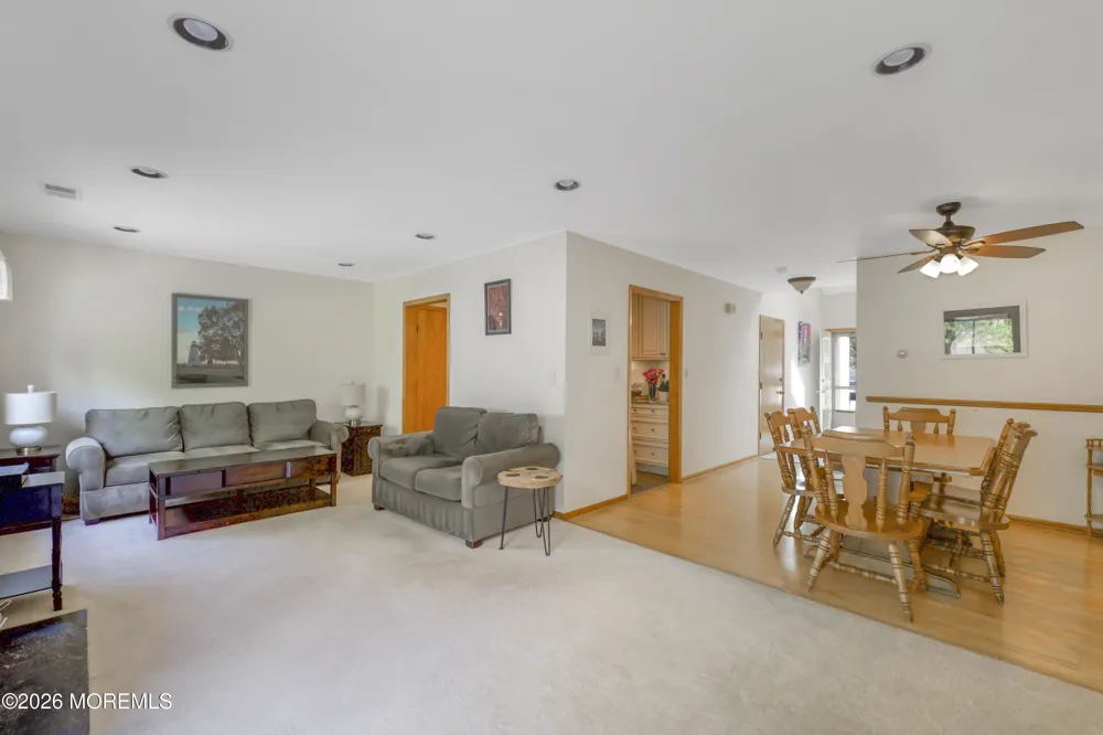 92 Wigwam Lane Tinton Falls, NJ 07724