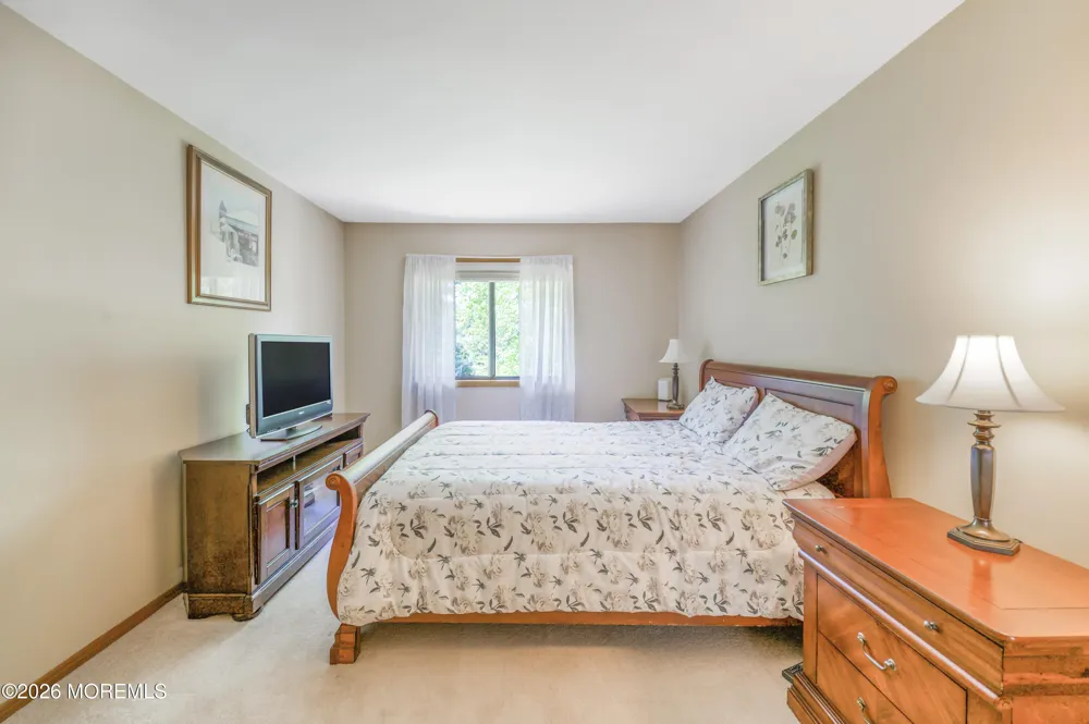 92 Wigwam Lane Tinton Falls, NJ 07724