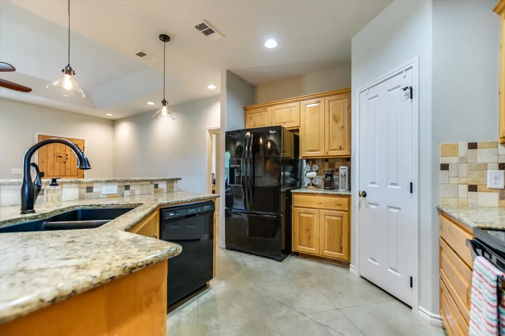 705 Woodland Park Drive Marble Falls, TX 78654