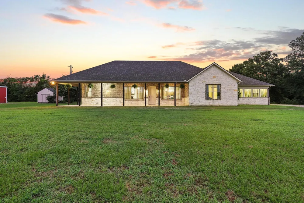 7106 County Road 4729 Commerce, TX 75428