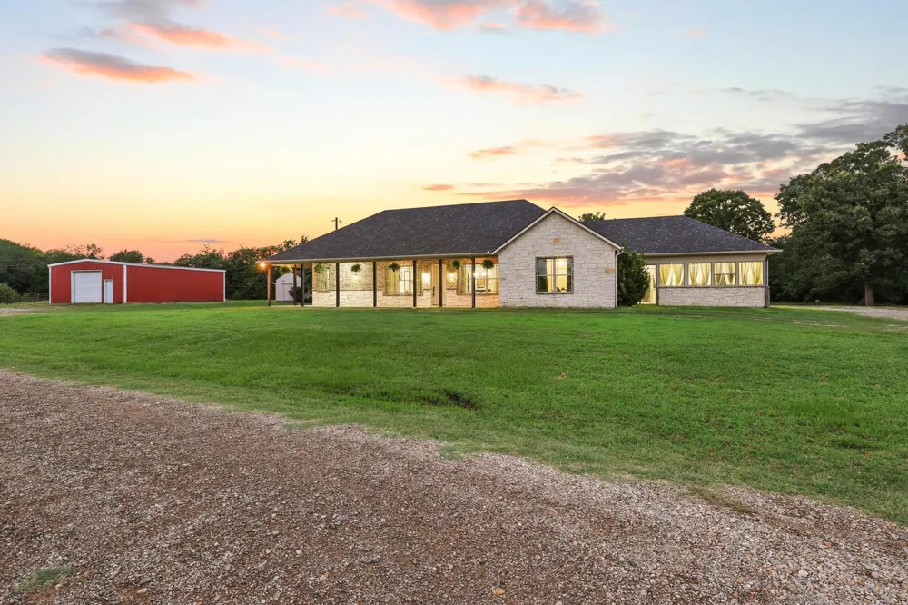 7106 County Road 4729 Commerce, TX 75428