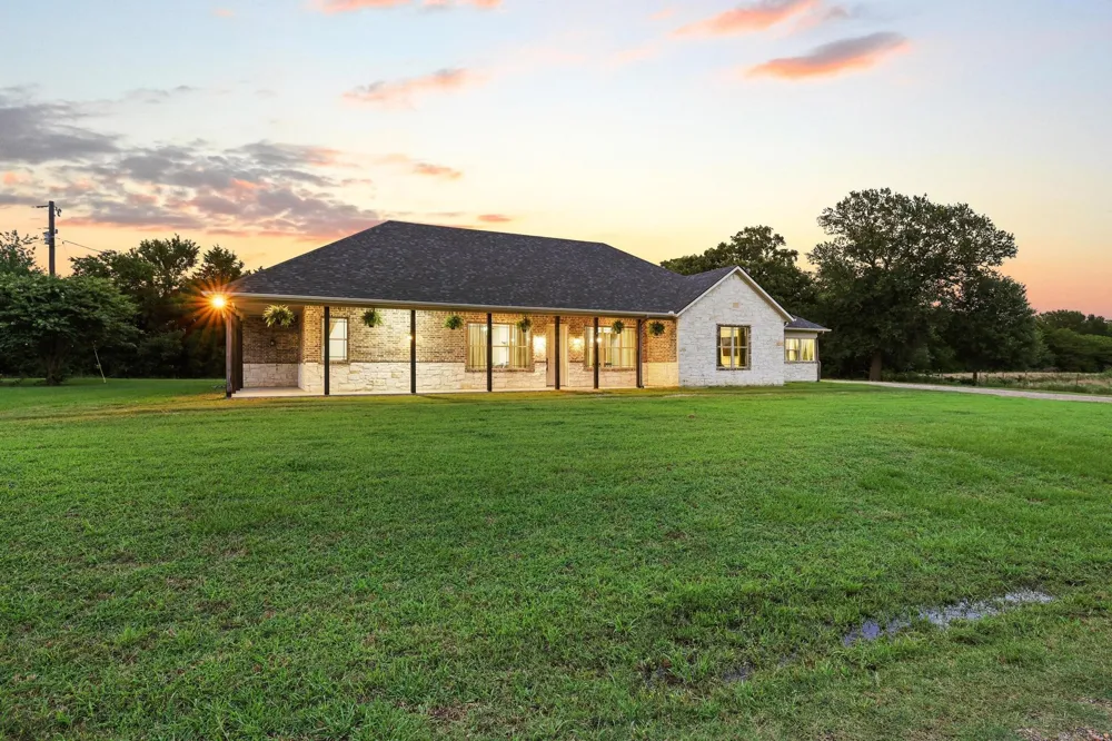 7106 County Road 4729 Commerce, TX 75428
