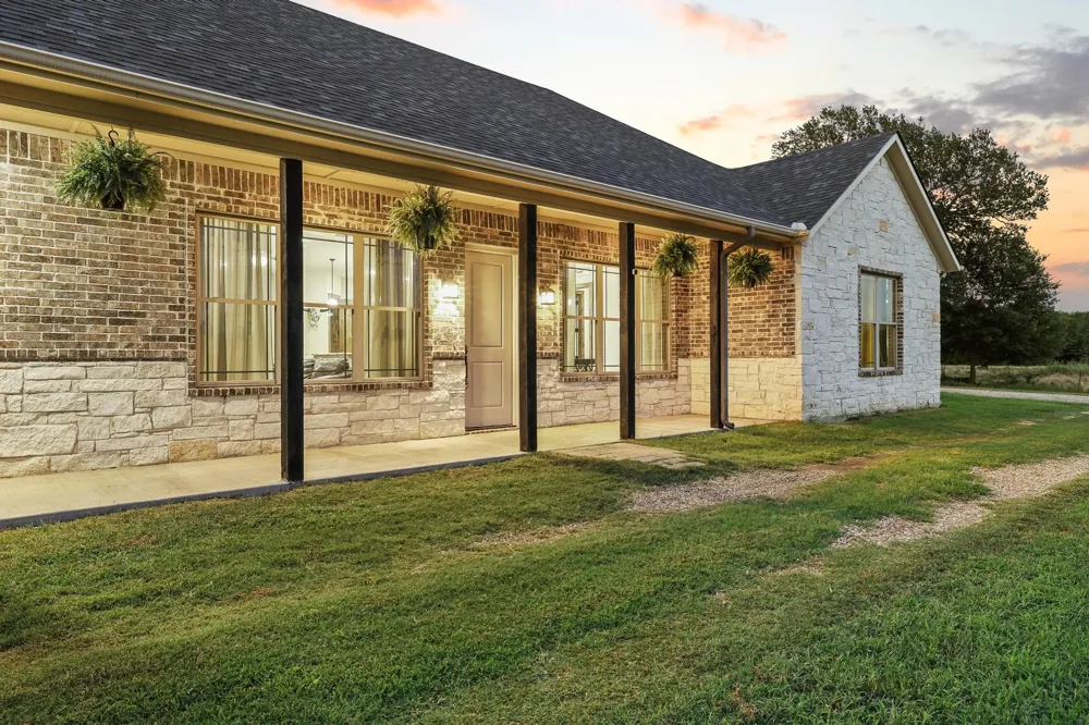 7106 County Road 4729 Commerce, TX 75428