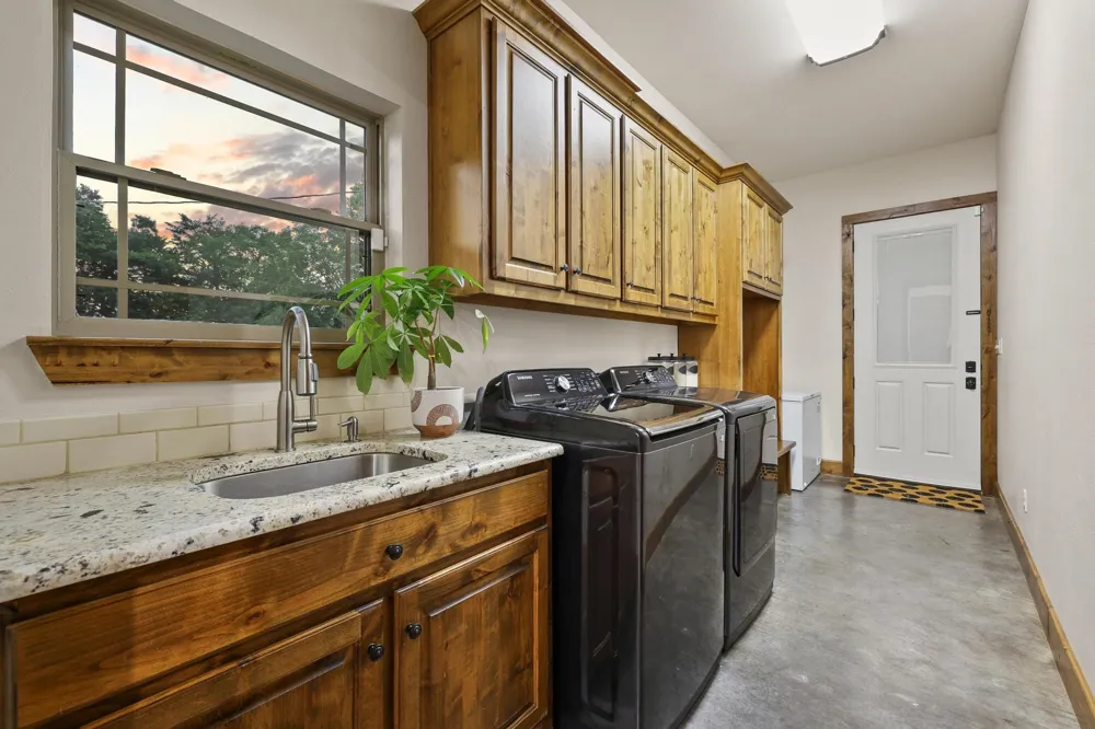 7106 County Road 4729 Commerce, TX 75428