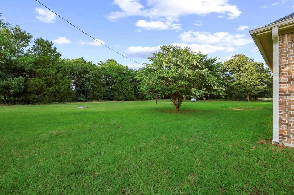 7106 County Road 4729 Commerce, TX 75428
