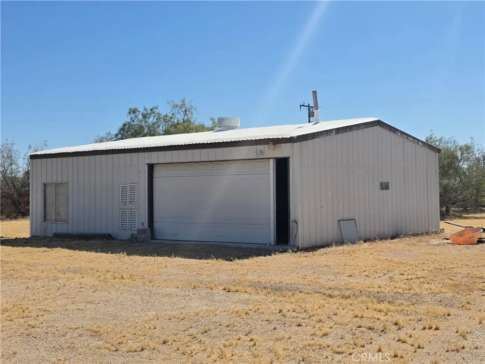 39070 Yucca Newberry Springs, CA 92398