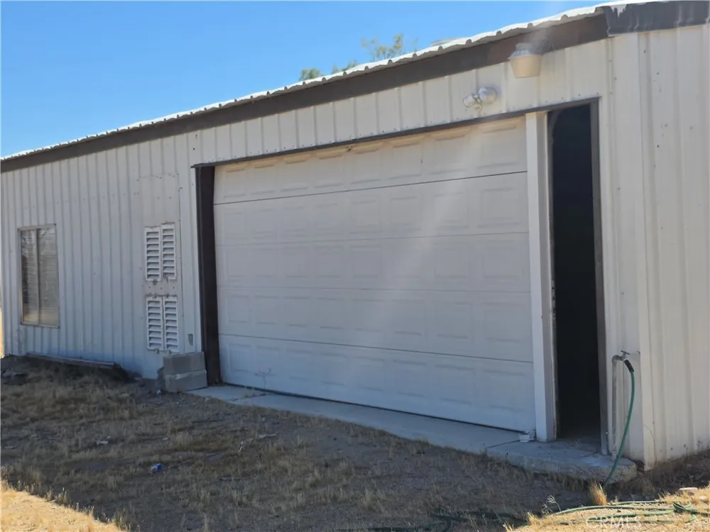 39070 Yucca Newberry Springs, CA 92398