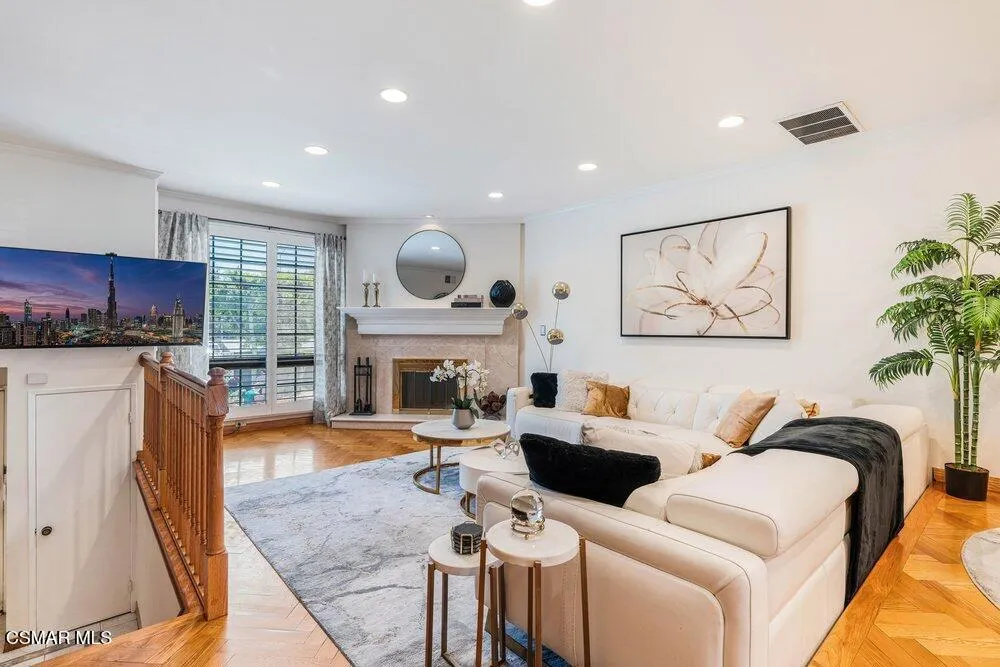 18102 Burbank Boulevard #29 Tarzana, CA 91356