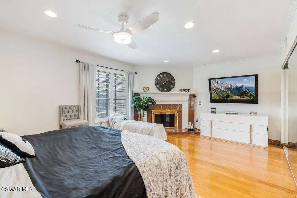 18102 Burbank Boulevard #29 Tarzana, CA 91356