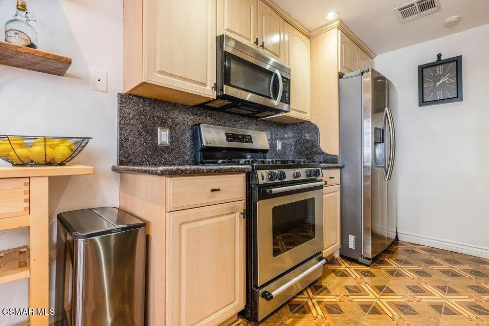 18102 Burbank Boulevard #29 Tarzana, CA 91356