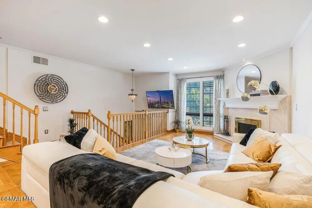 18102 Burbank Boulevard #29 Tarzana, CA 91356