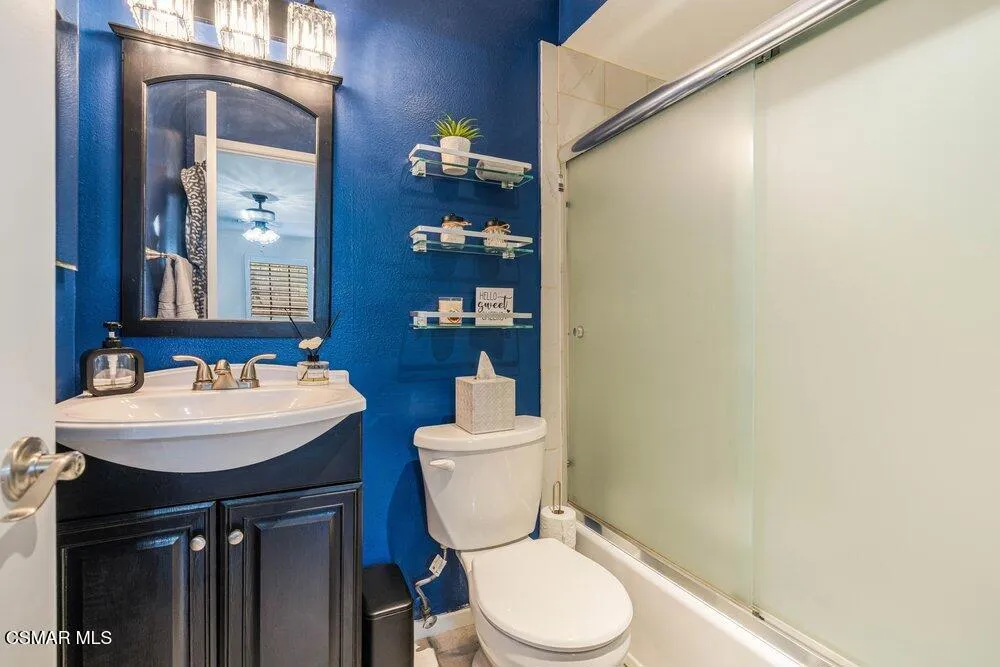 18102 Burbank Boulevard #29 Tarzana, CA 91356