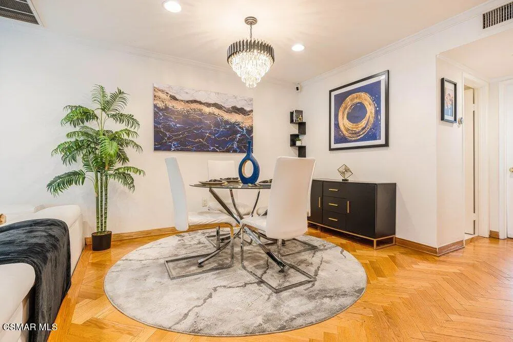 18102 Burbank Boulevard #29 Tarzana, CA 91356