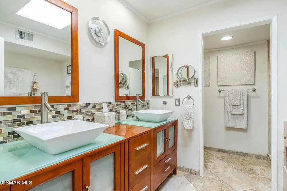 18102 Burbank Boulevard #29 Tarzana, CA 91356