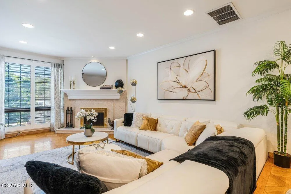 18102 Burbank Boulevard #29 Tarzana, CA 91356