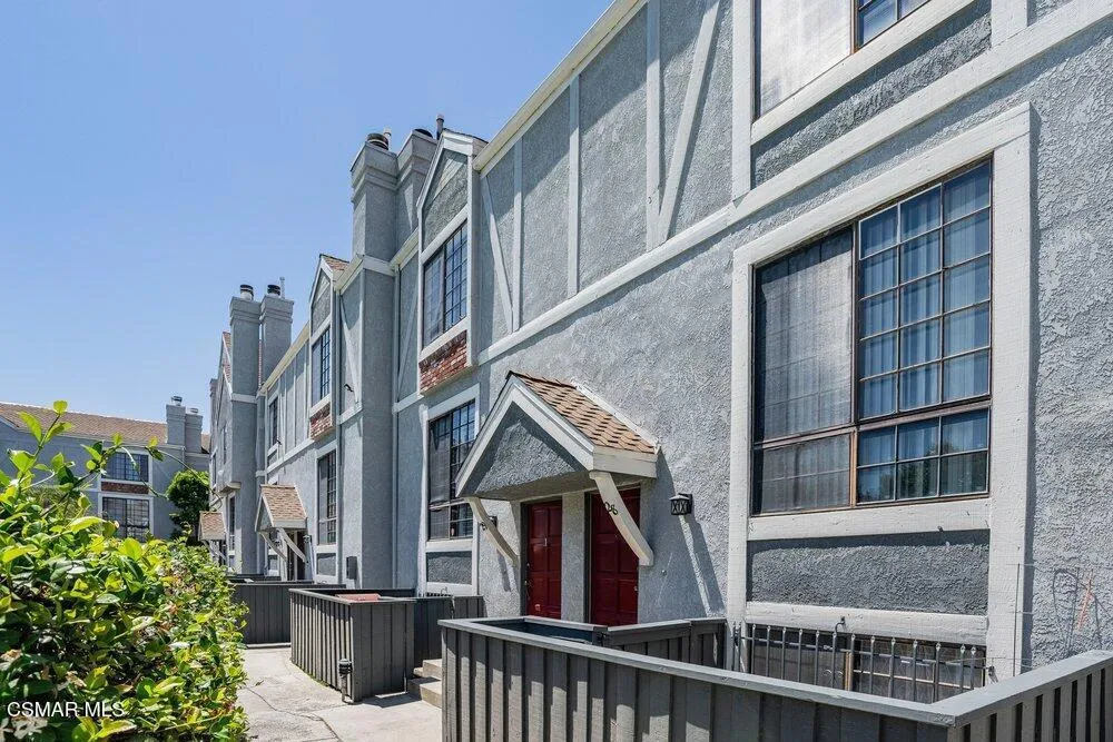 18102 Burbank Boulevard #29 Tarzana, CA 91356