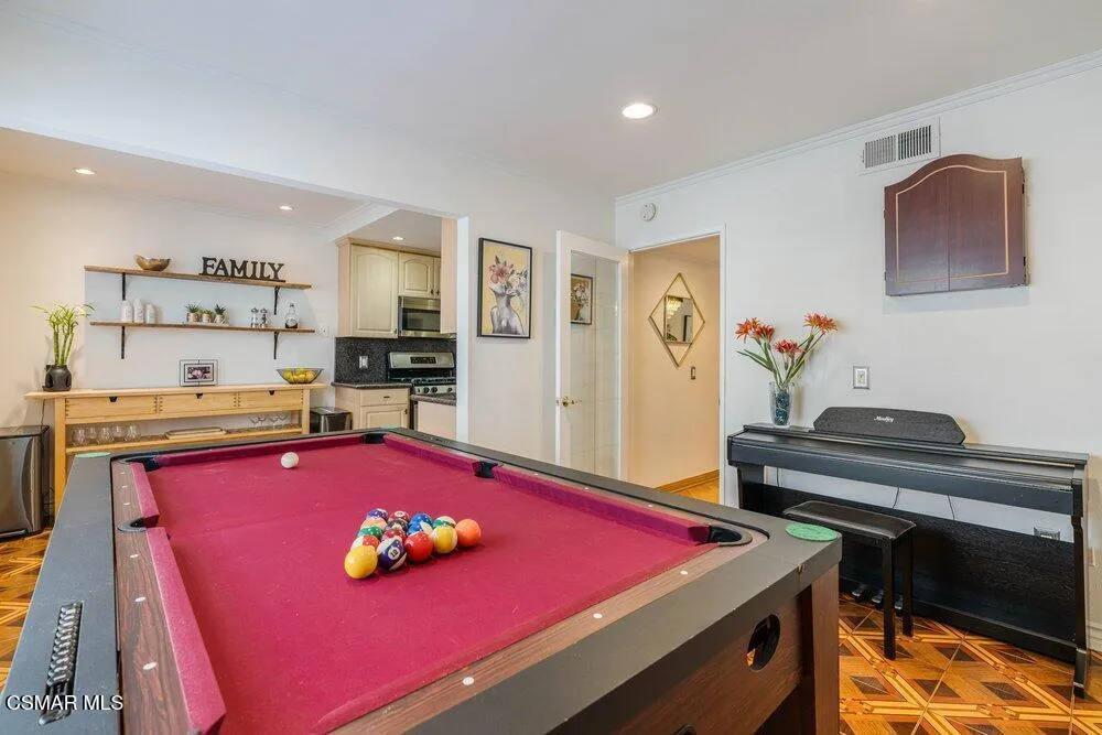 18102 Burbank Boulevard #29 Tarzana, CA 91356