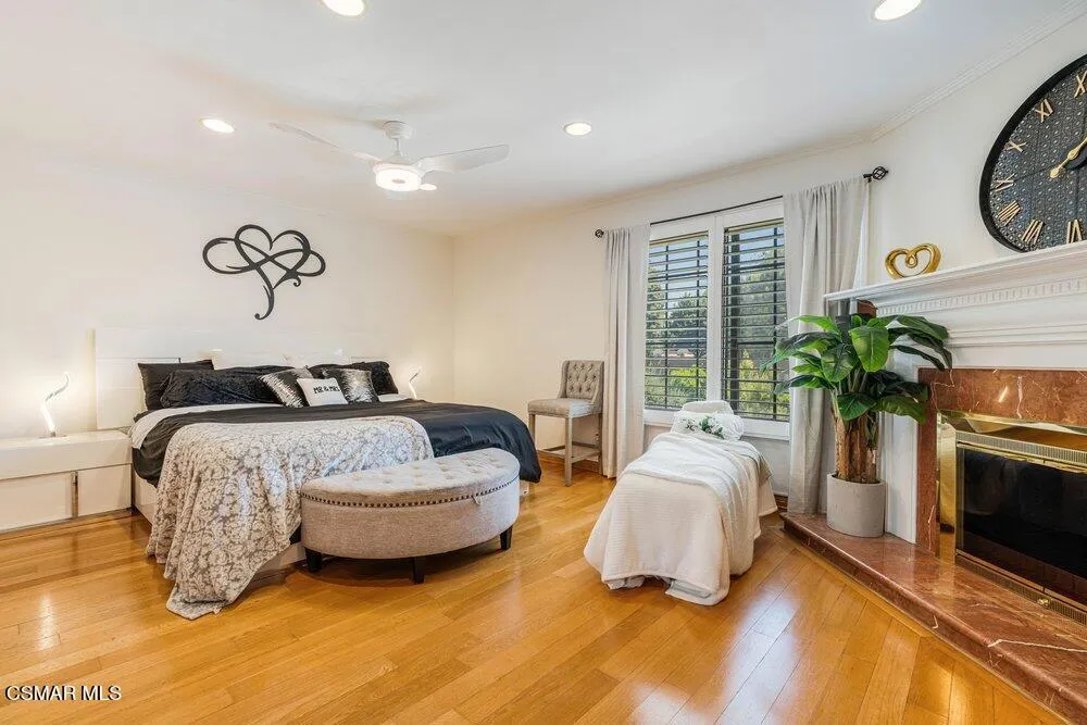 18102 Burbank Boulevard #29 Tarzana, CA 91356