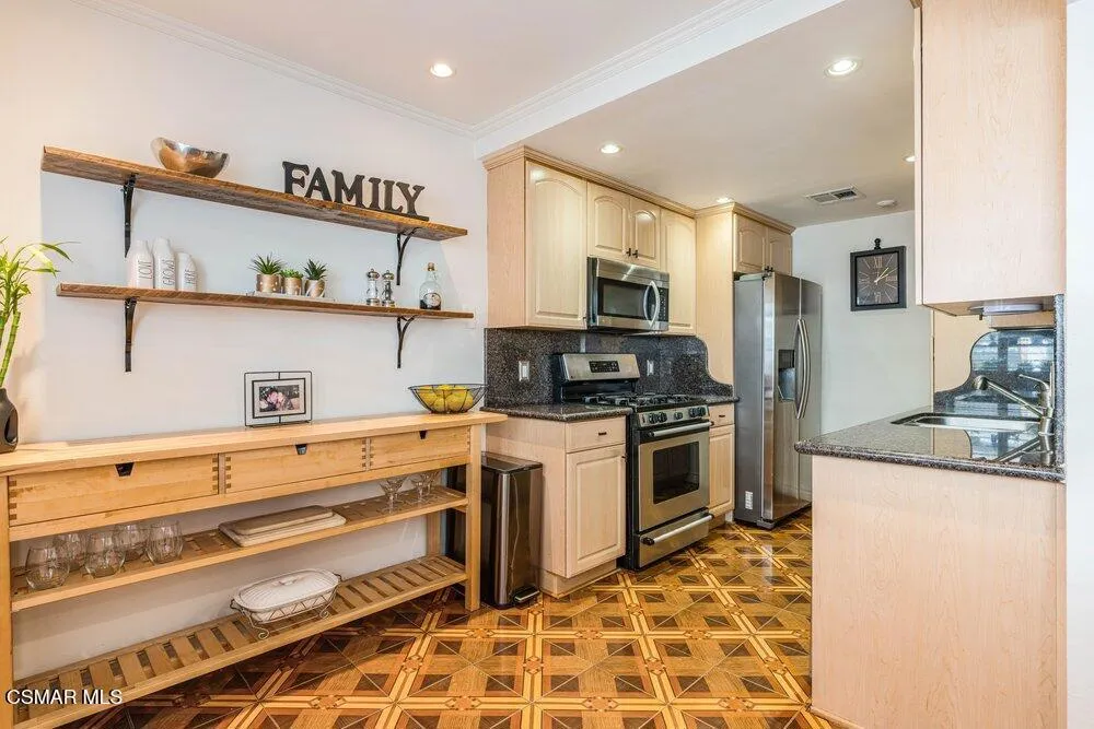 18102 Burbank Boulevard #29 Tarzana, CA 91356