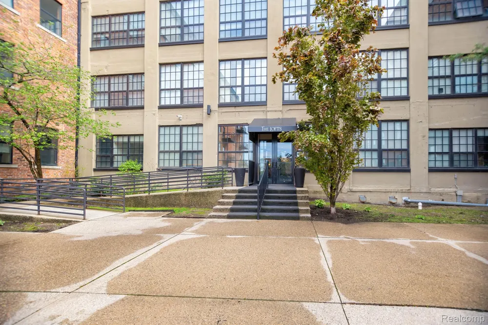 6533 E Jefferson #81 Avenue #326E Detroit City, MI 48207