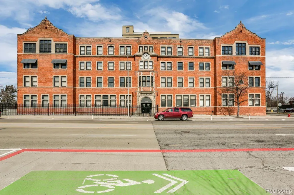 6533 E Jefferson #81 Avenue #326E Detroit City, MI 48207