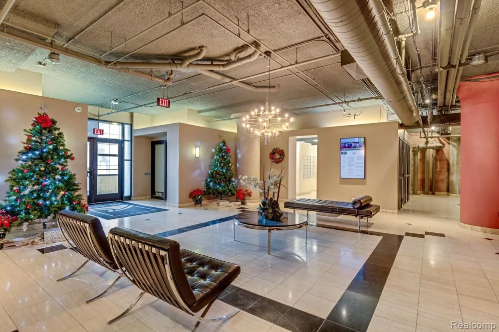 6533 E Jefferson #81 Avenue #326E Detroit City, MI 48207