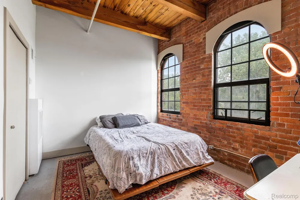 6533 E Jefferson #81 Avenue #326E Detroit City, MI 48207