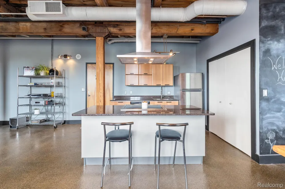 6533 E Jefferson #81 Avenue #326E Detroit City, MI 48207