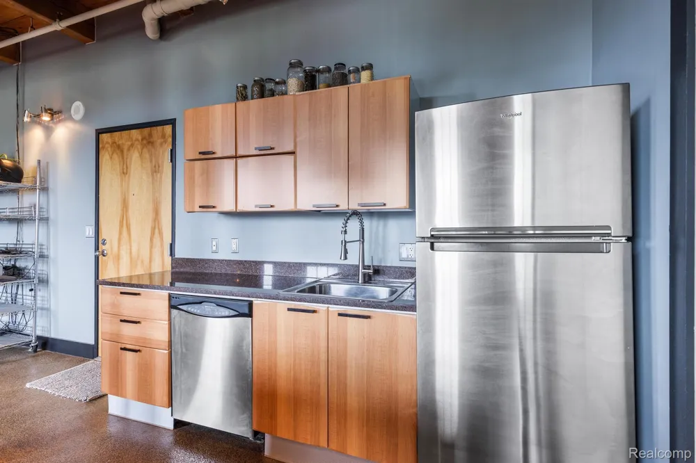 6533 E Jefferson #81 Avenue #326E Detroit City, MI 48207
