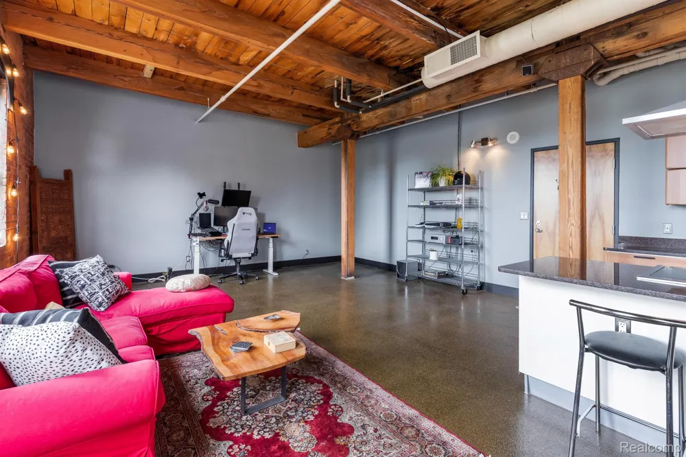 6533 E Jefferson #81 Avenue #326E Detroit City, MI 48207