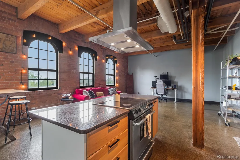 6533 E Jefferson #81 Avenue #326E Detroit City, MI 48207