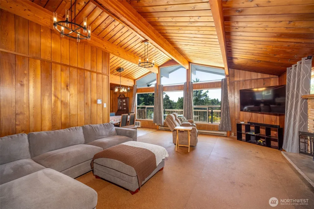1856 Hoquiam Lane S Westport, WA 98595