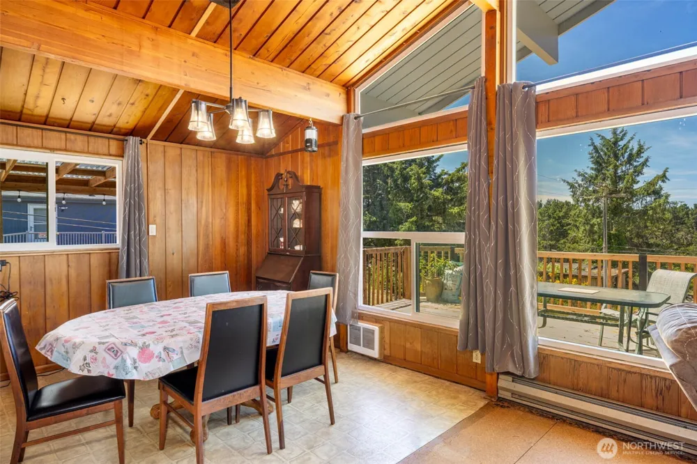 1856 Hoquiam Lane S Westport, WA 98595