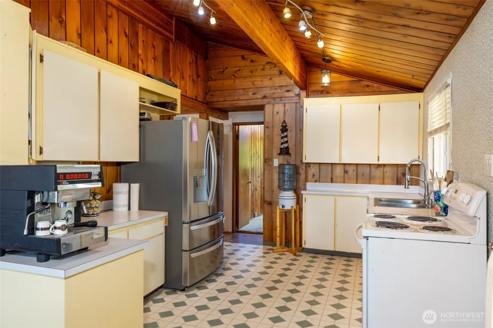 1856 Hoquiam Lane S Westport, WA 98595