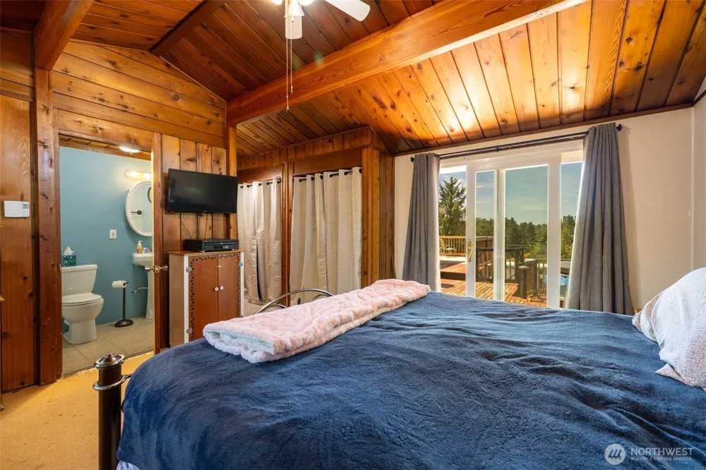 1856 Hoquiam Lane S Westport, WA 98595