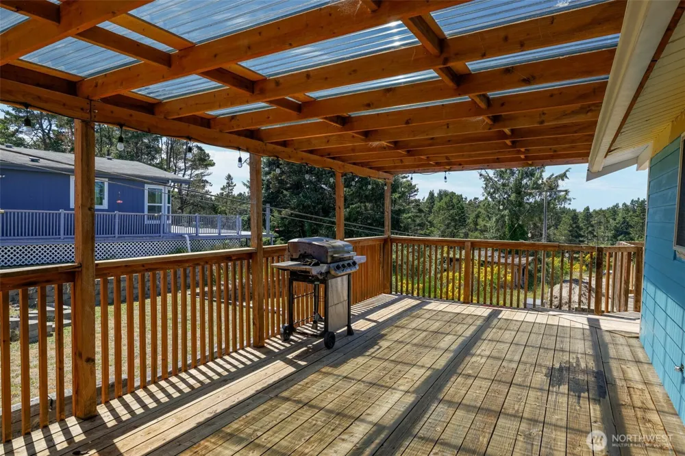 1856 Hoquiam Lane S Westport, WA 98595