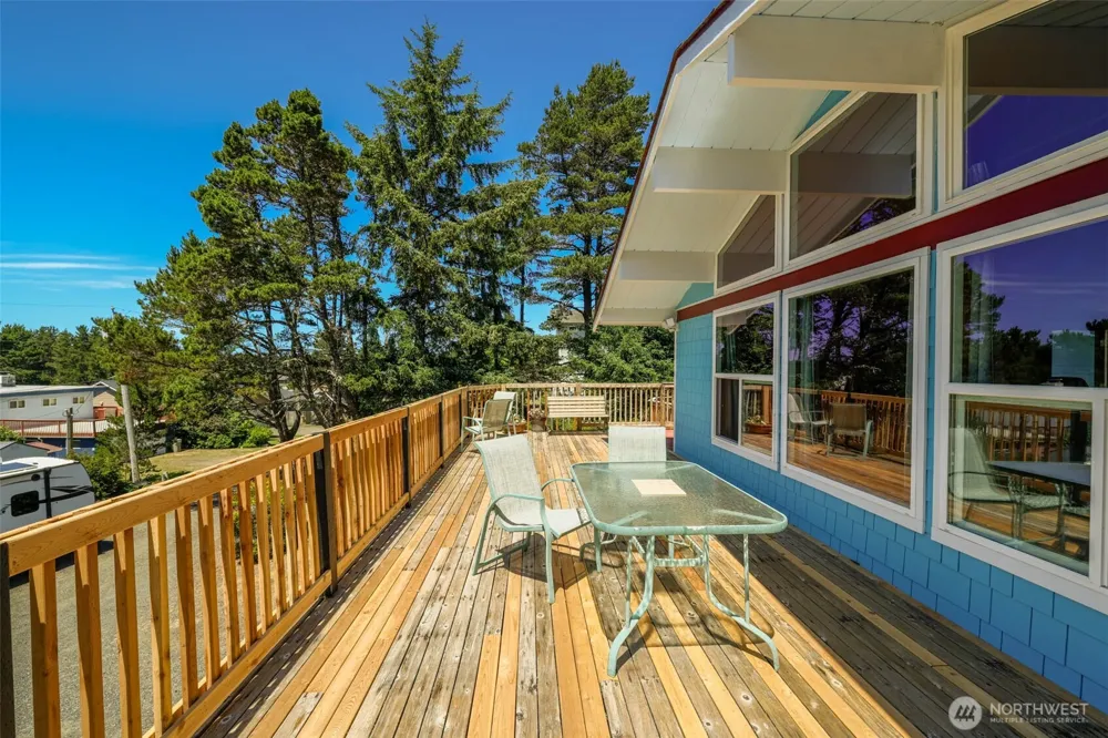 1856 Hoquiam Lane S Westport, WA 98595
