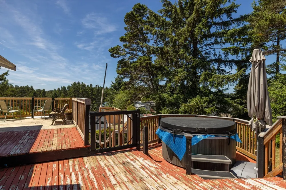 1856 Hoquiam Lane S Westport, WA 98595