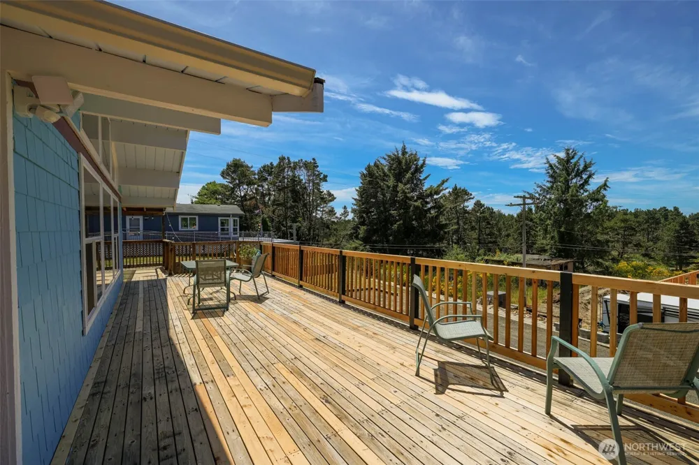 1856 Hoquiam Lane S Westport, WA 98595