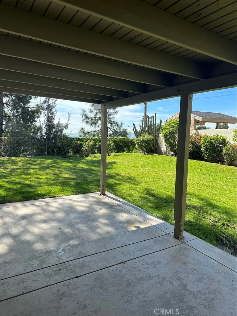 13879 Gavina Ave Sylmar, CA 91342