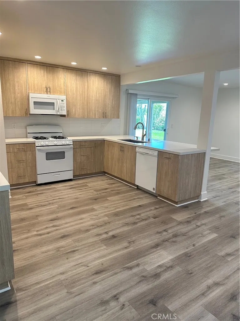13879 Gavina Ave Sylmar, CA 91342