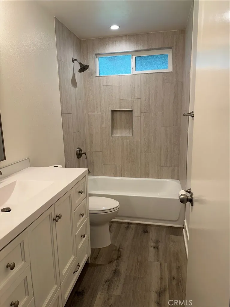 13879 Gavina Ave Sylmar, CA 91342