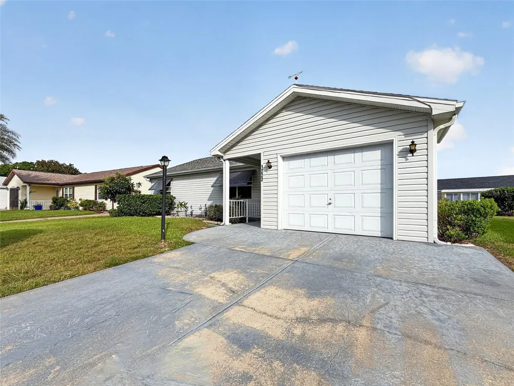 1222 SANTOS PLACE Lady Lake, FL 32159