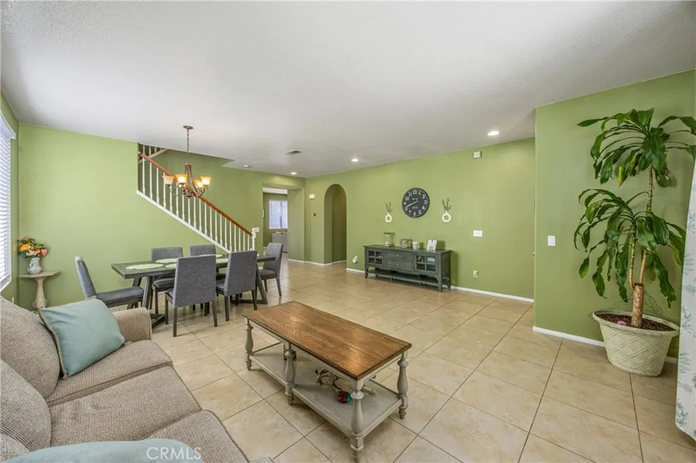 13633 Zircon Way Victorville, CA 02394