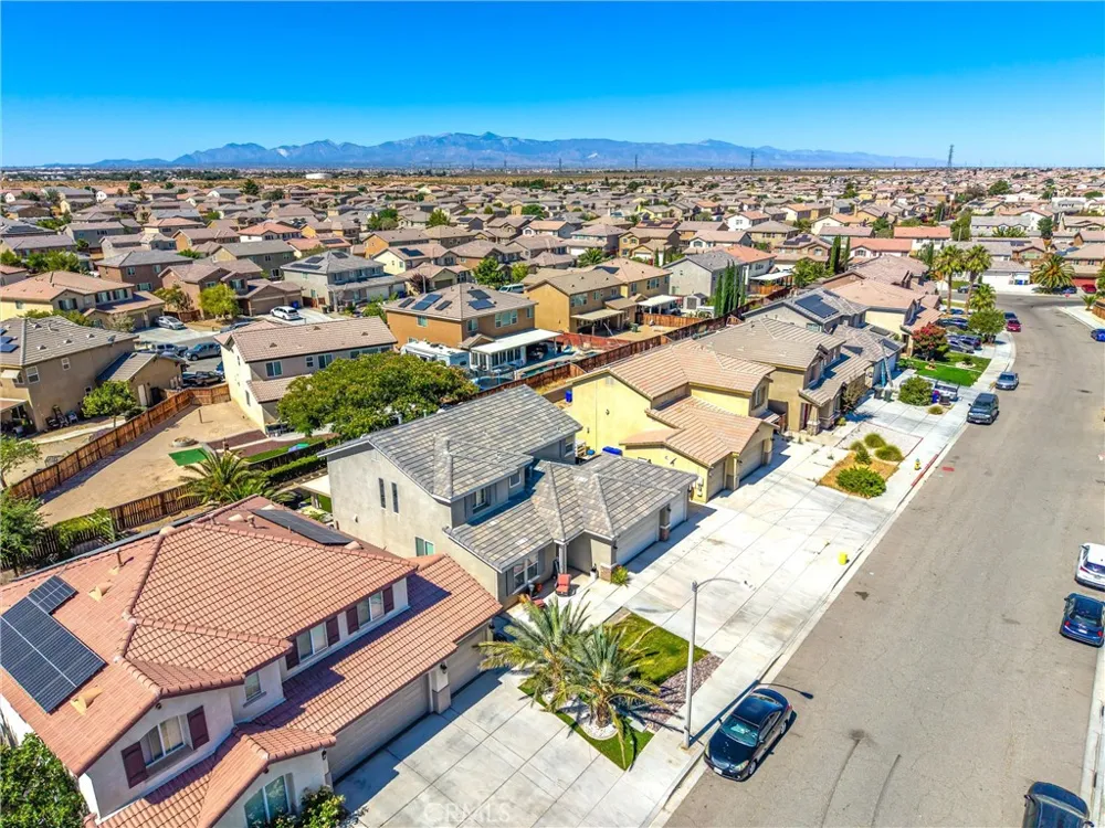 13633 Zircon Way Victorville, CA 02394
