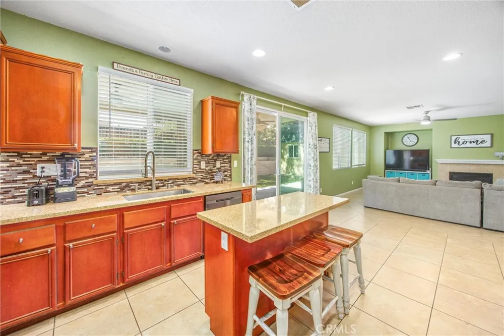 13633 Zircon Way Victorville, CA 02394