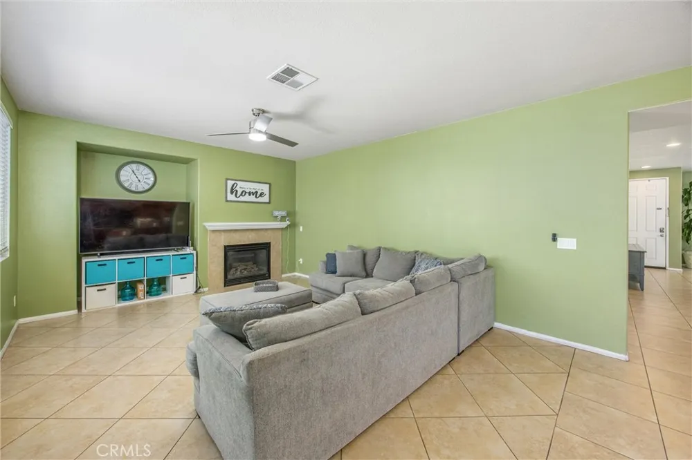 13633 Zircon Way Victorville, CA 02394